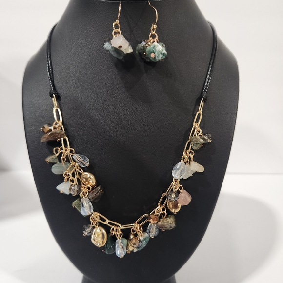 NWT Gold Tone Semi-Precious Necklace Set - Picture 4 of 5